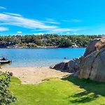 9 Person In Vesteroy * Hauge (Hvaler)