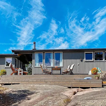 Serene Seaside Retreat In Vesteroy-by Traum Hauge (Hvaler)