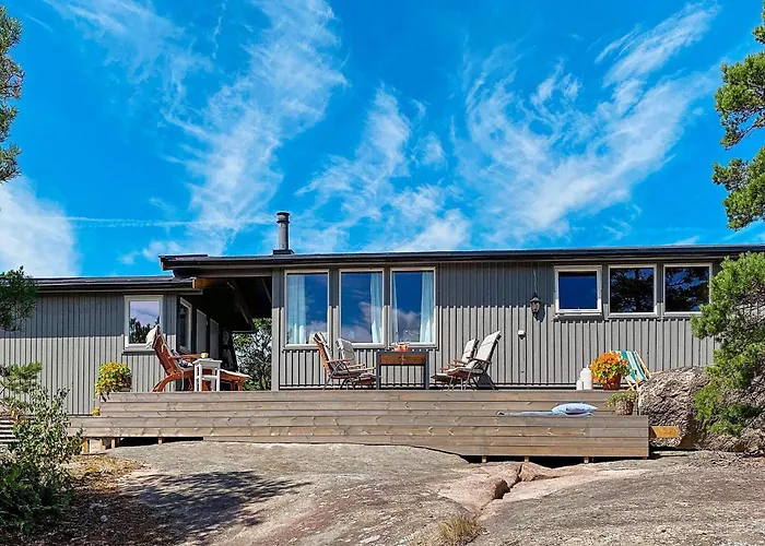 Serene Seaside Retreat In Vesteroy-by Traum Hauge (Hvaler)