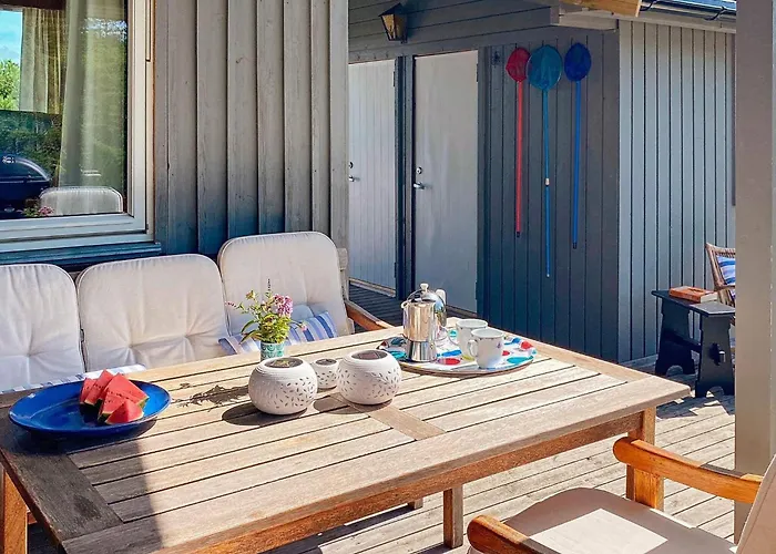 Serene Seaside Retreat In Vesteroy-by Traum Hébergement de vacances